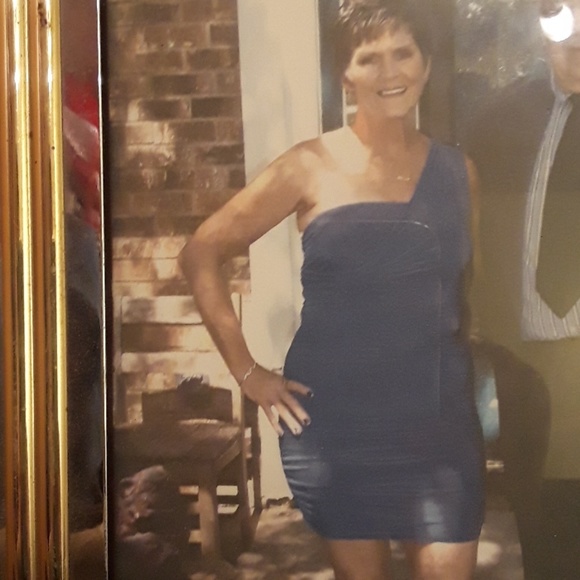 A beautiful,silky sexy med.size forever 21 dress w - Picture 5 of 5